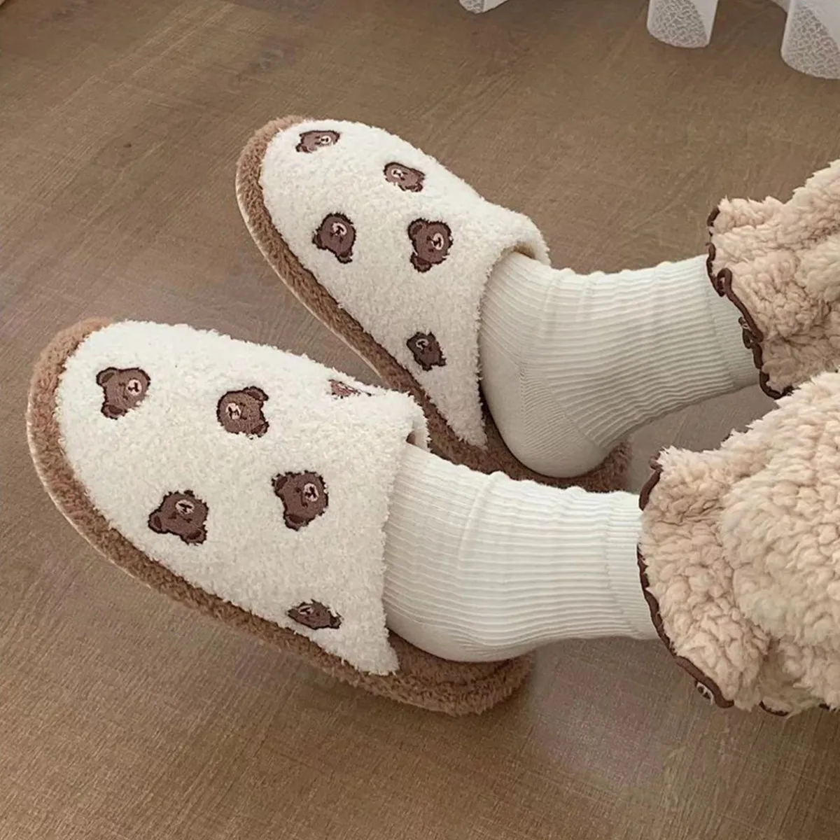 

Faux Fur Fluffy Woman's Slippers For Home Animal Bear Bedroom Soft Winter Warm Plush Slippers Female Sliders Shoes Women Tap