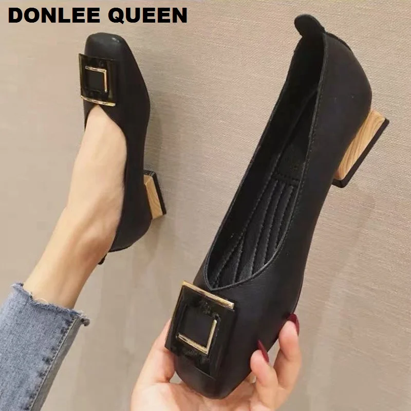 Модная повседневная обувь на плоской подошве с металлической пряжкой женские