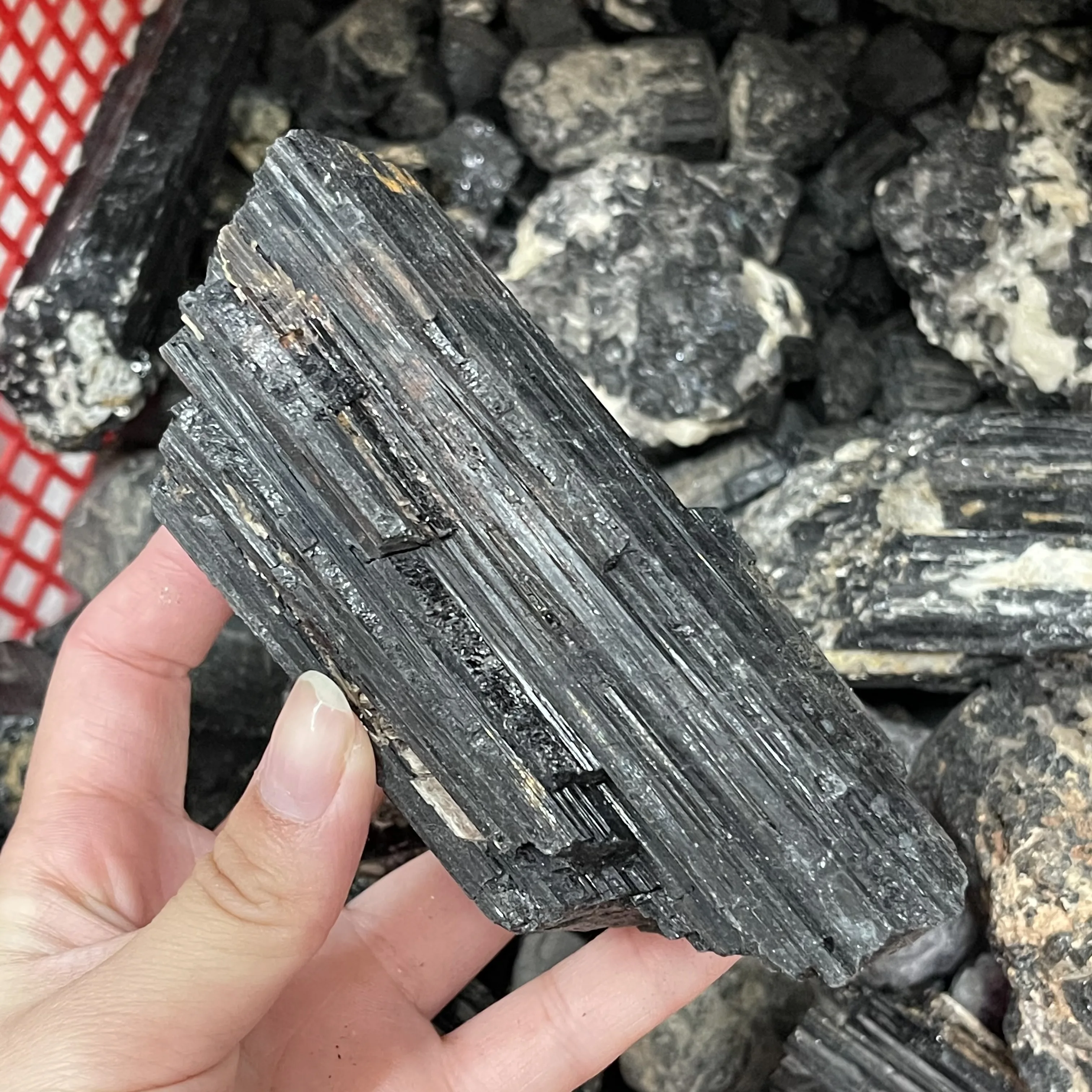 

Натуральный черный турмалин, необработанный драгоценный камень, минеральный образец, коллекция кристаллов для устранения магнетизма