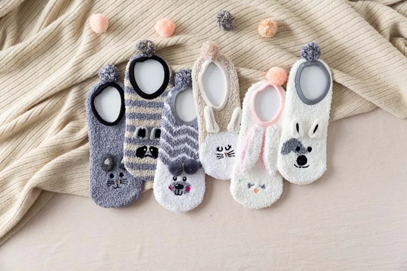 Теплые забавные носки из кораллового флиса с вышивкой Harajuku корейский красивый мультяшный носки-тапочки женские Divertidos креативные Sokken Chaussette