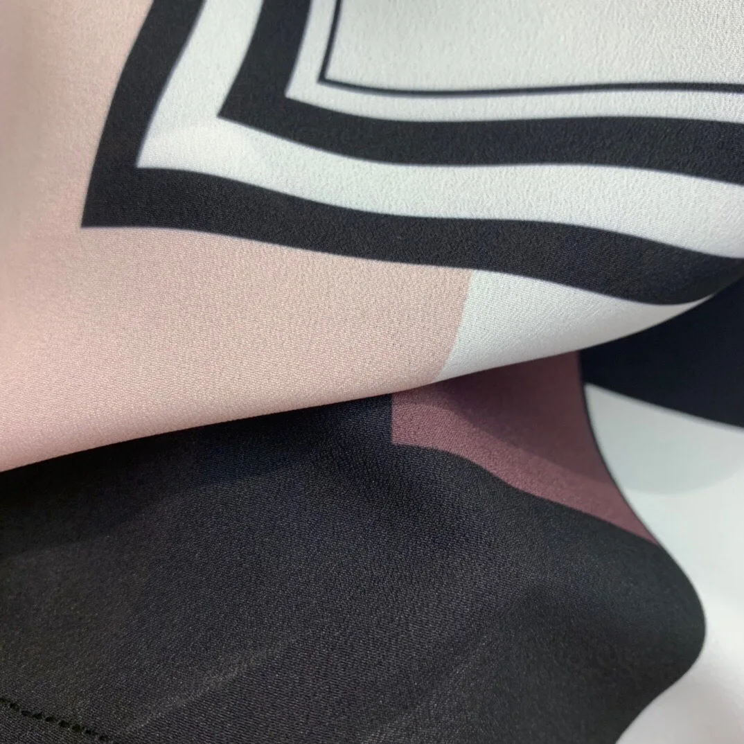 

High Quality New Geometric Pattern Contrast Color Running Horse Print Front Piece Stitching Back Piece Cotton Crew Neck T-shirt