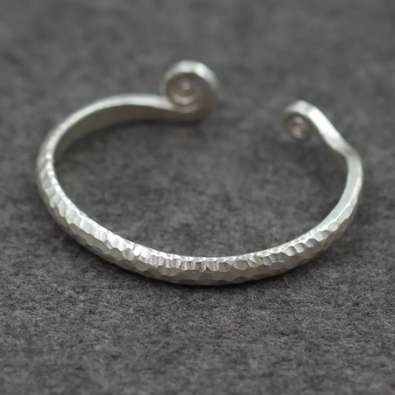 Тайское Серебро ручной работы серебряные стук поверхность браслет с винтовым