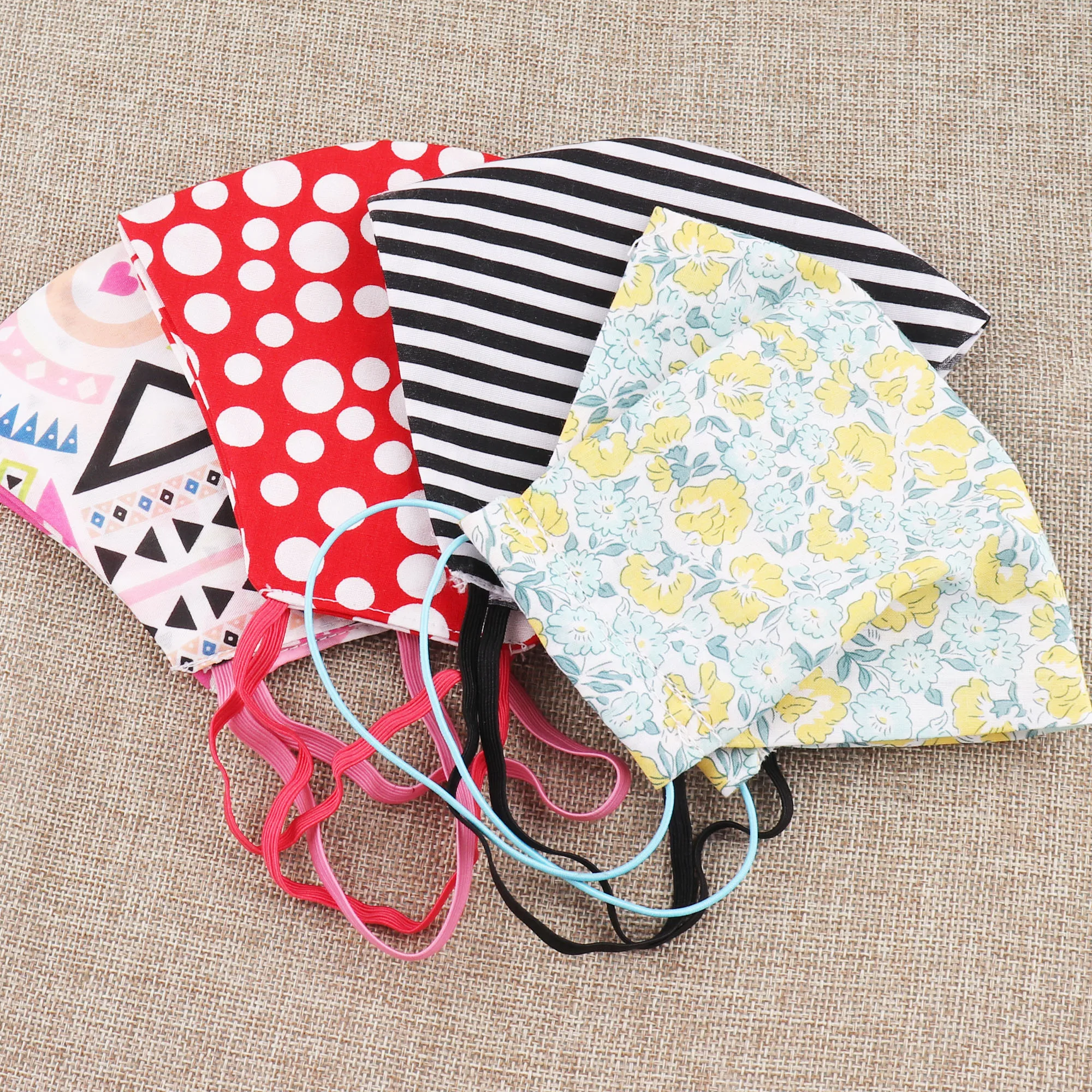 Цветные ткани с маленькими цветками математические геометрические узоры