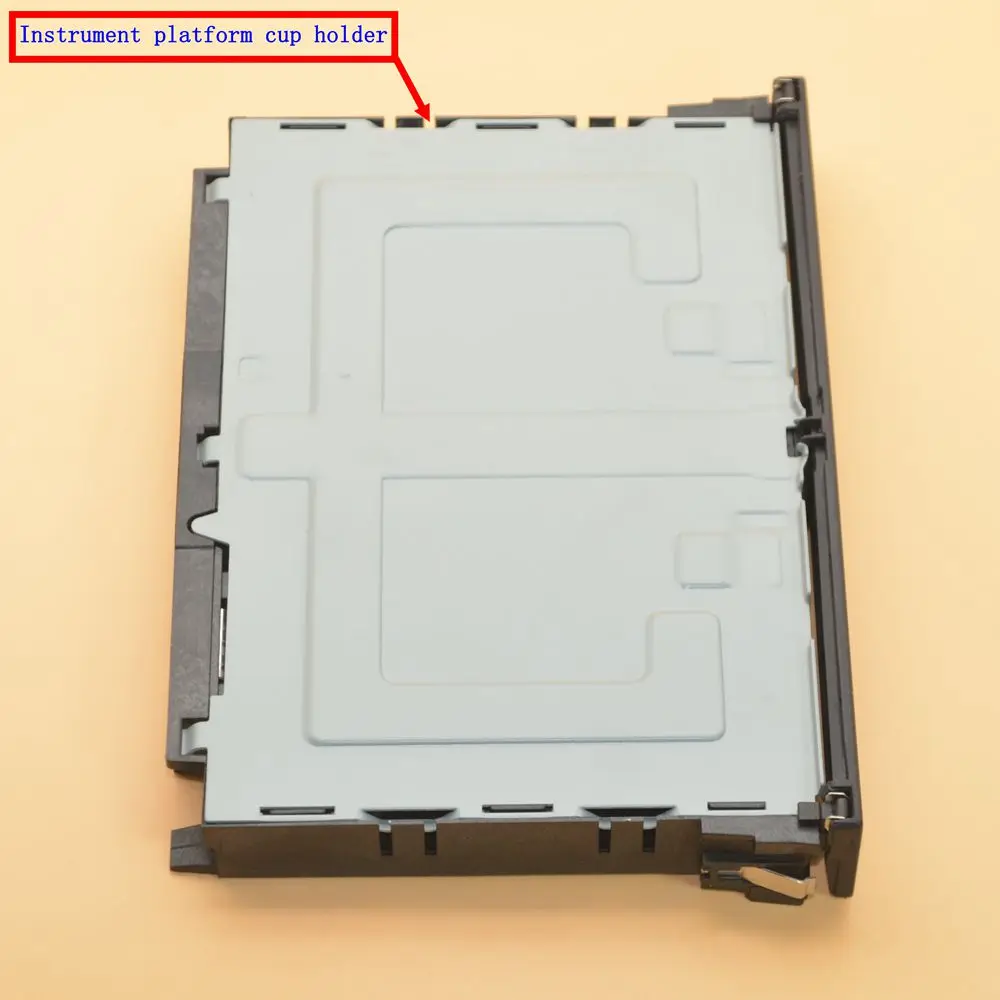 Держатель для чашек OEM 8P0 885 995 B A4 A5 A6 Q5 Golf MK5 Passat B6|Панели и детали межкомнатных