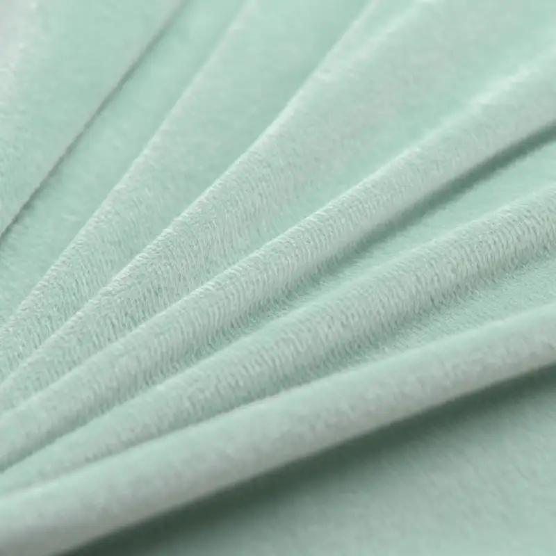 Комплект постельного белья из кашемира с вышивкой пододеяльником и простыней |