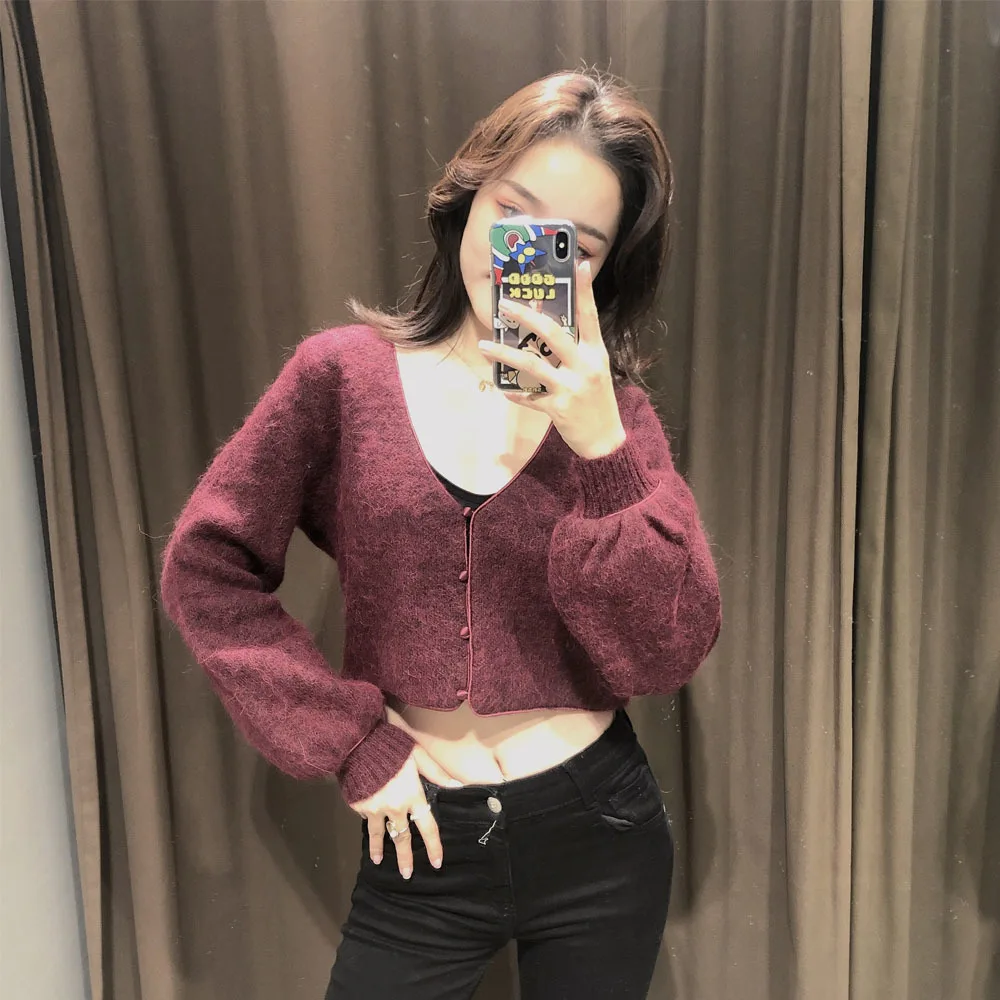 

Short knit cardigan
