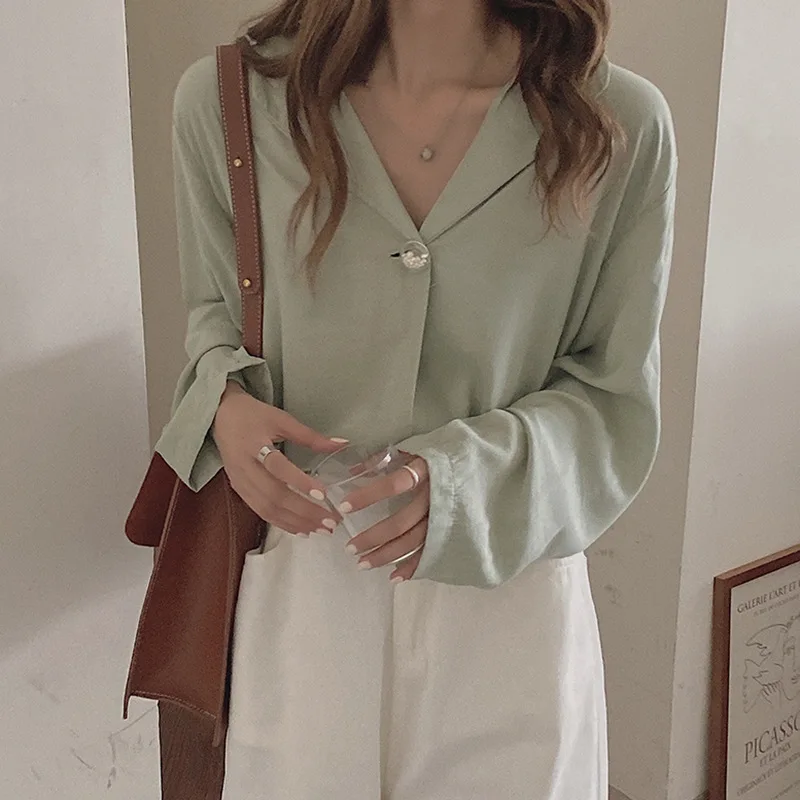 

Женская шифоновая блузка с V-образным вырезом, на пуговицах