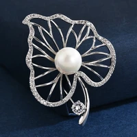 2021 korean simple leaf women brooches female fashion hollow plant clothing brooch pin coat with pearl winter jewelry corsage