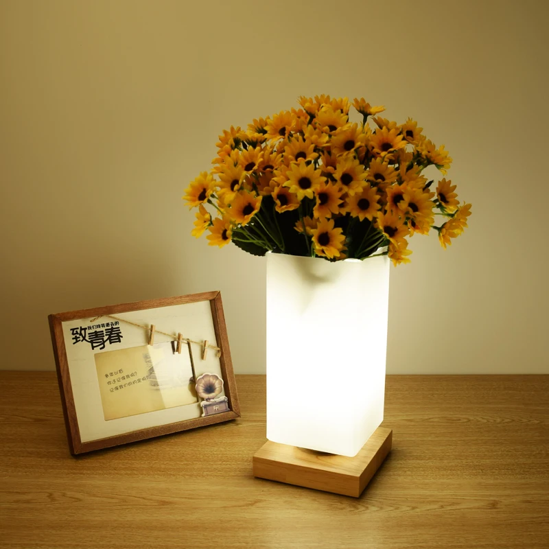 Настольная лампа из белого стекла E27 деревянная основа в скандинавском стиле