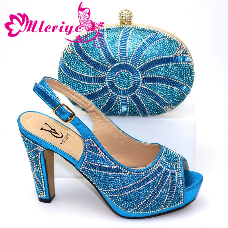 Небесно-голубой цвет комплект из женской обуви и сумочки в итальянском стиле