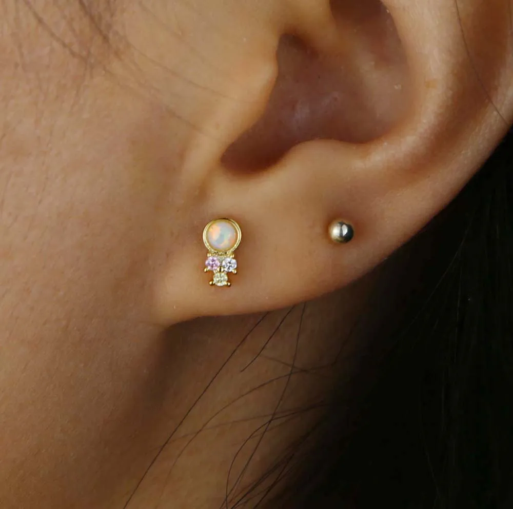 Серьги-гвоздики золотого цвета с фианитами миниатюрные милые нежные маленькие