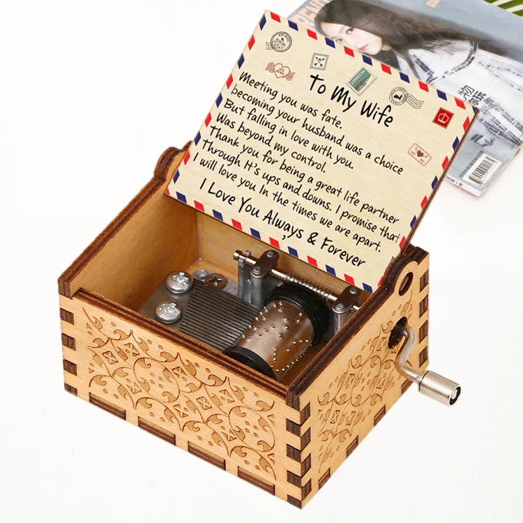 Новинка Музыкальная шкатулка с надписью LOVE MOM DAD To исполнении сын дочь деревянная