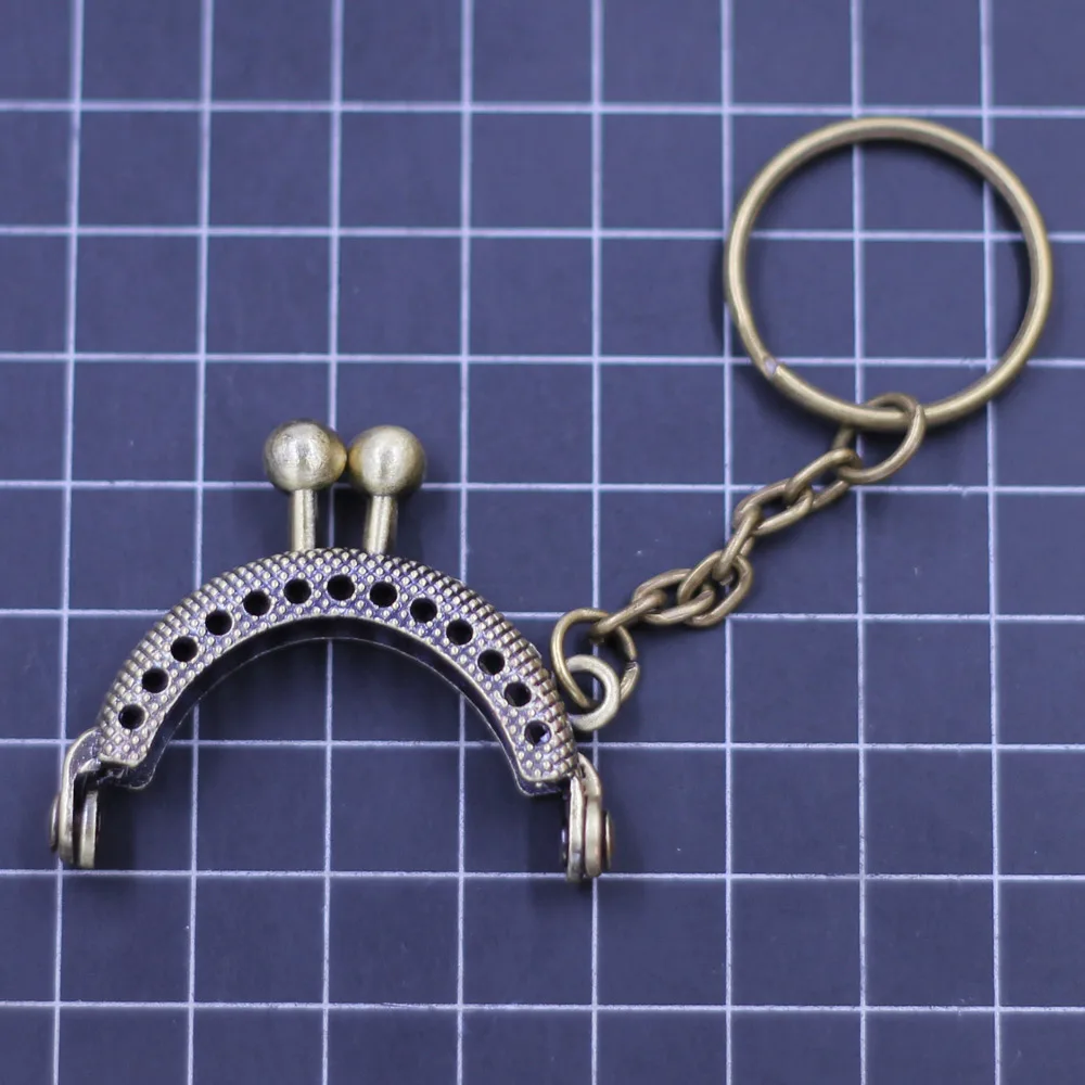 

4 Colors Coin Purse Bag Frame With Keychain Key Ring Metal Frame Kiss Clasp Lock DIY Craft Wallet Accessaries 4cm Sewing Holes