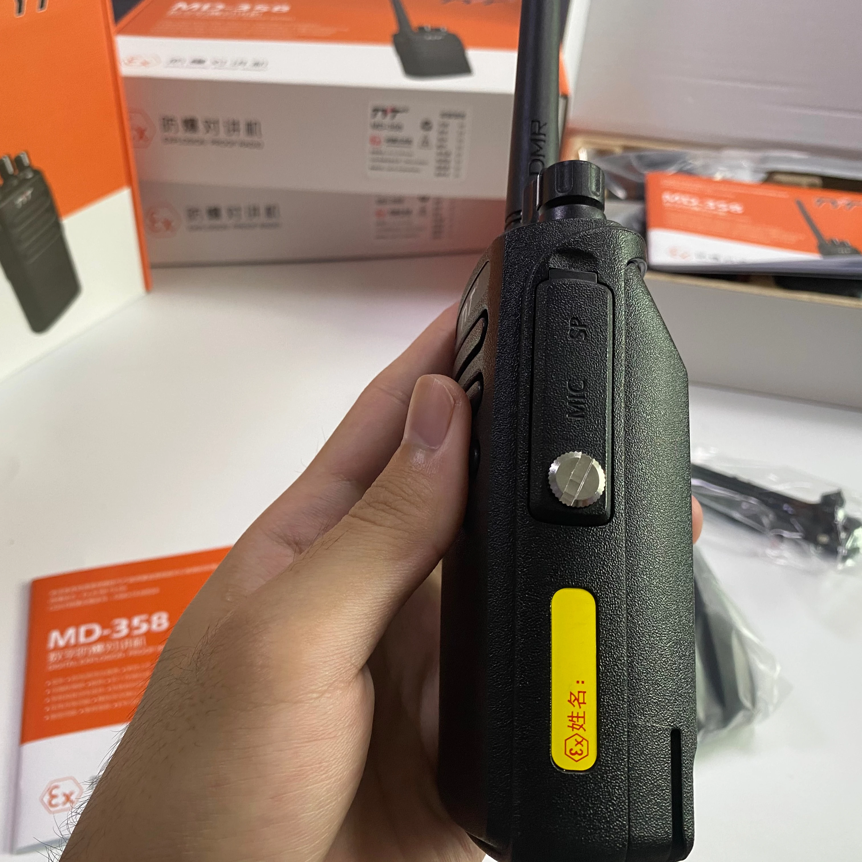 

Portable digital dmr radio TYT MD-358 MD-680 DMR radio handheld two-way UHF waterproof Ex version