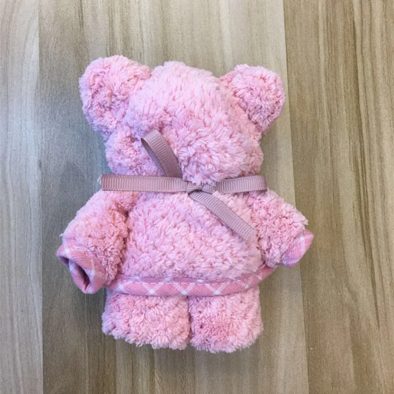 СВАДЕБНОЕ ПОЛОТЕНЦЕ в виде медведя с подарком для рук детское флисовое полотенце