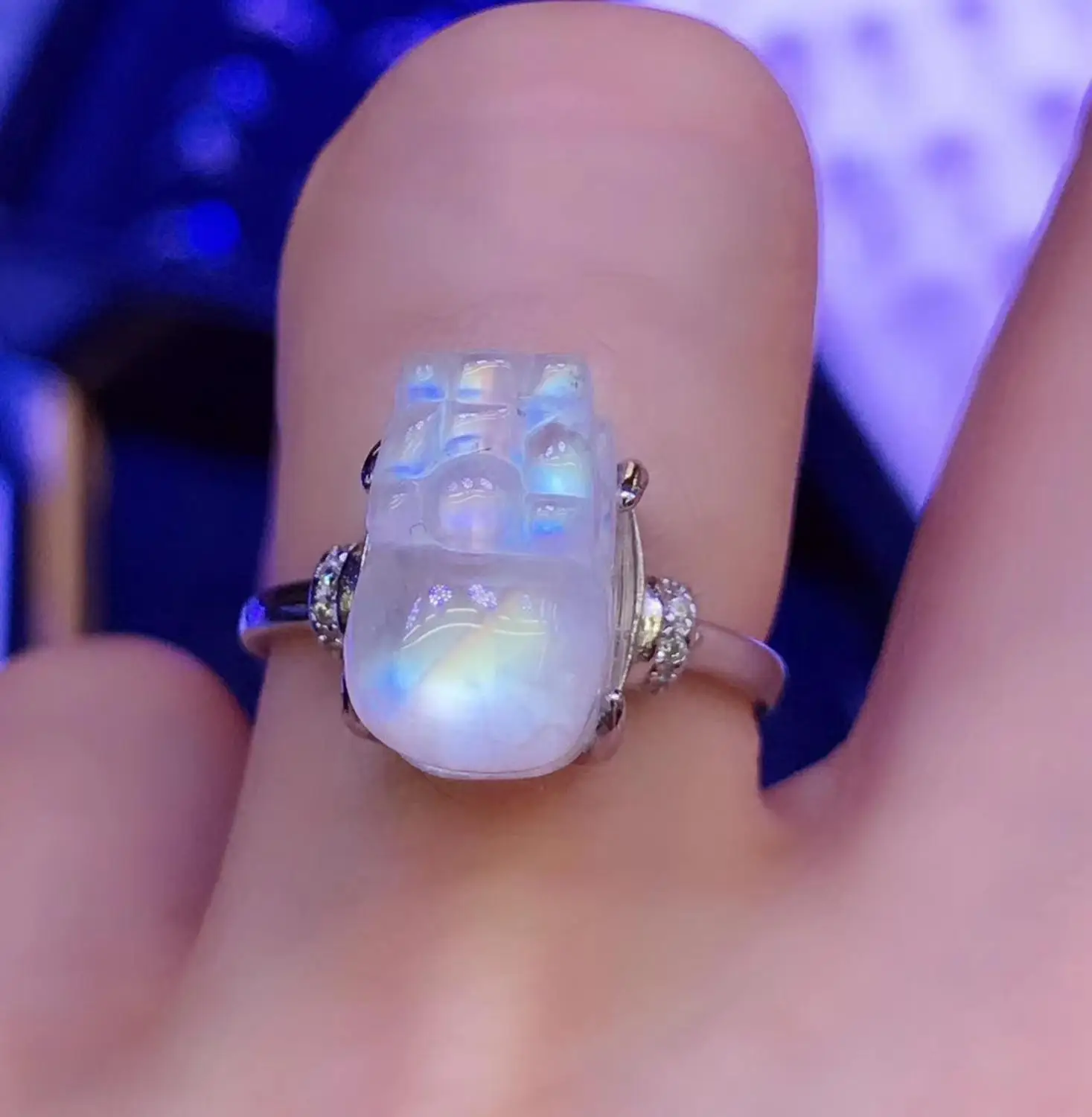 Кольцо женское из серебра 925 пробы с натуральным лунным камнем 13 х10 мм | Украшения