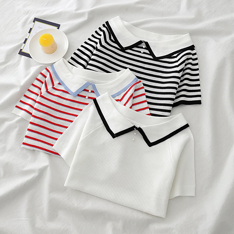 Женская трикотажная футболка с коротким рукавом однотонная облегающая в полоску