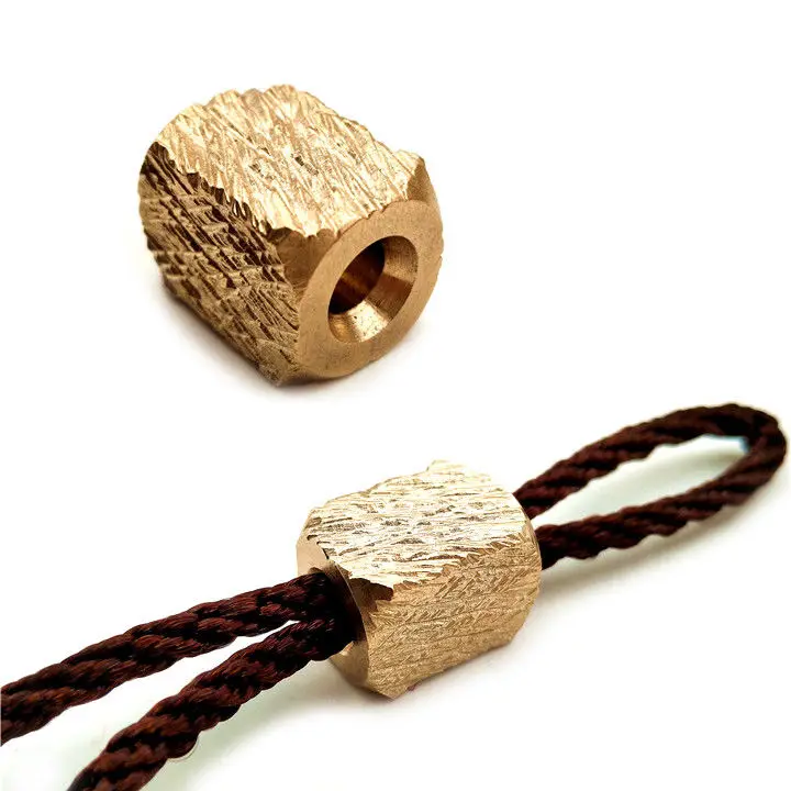 Латунные медные металлические резные бусы на веревочке ручной работы квадратные