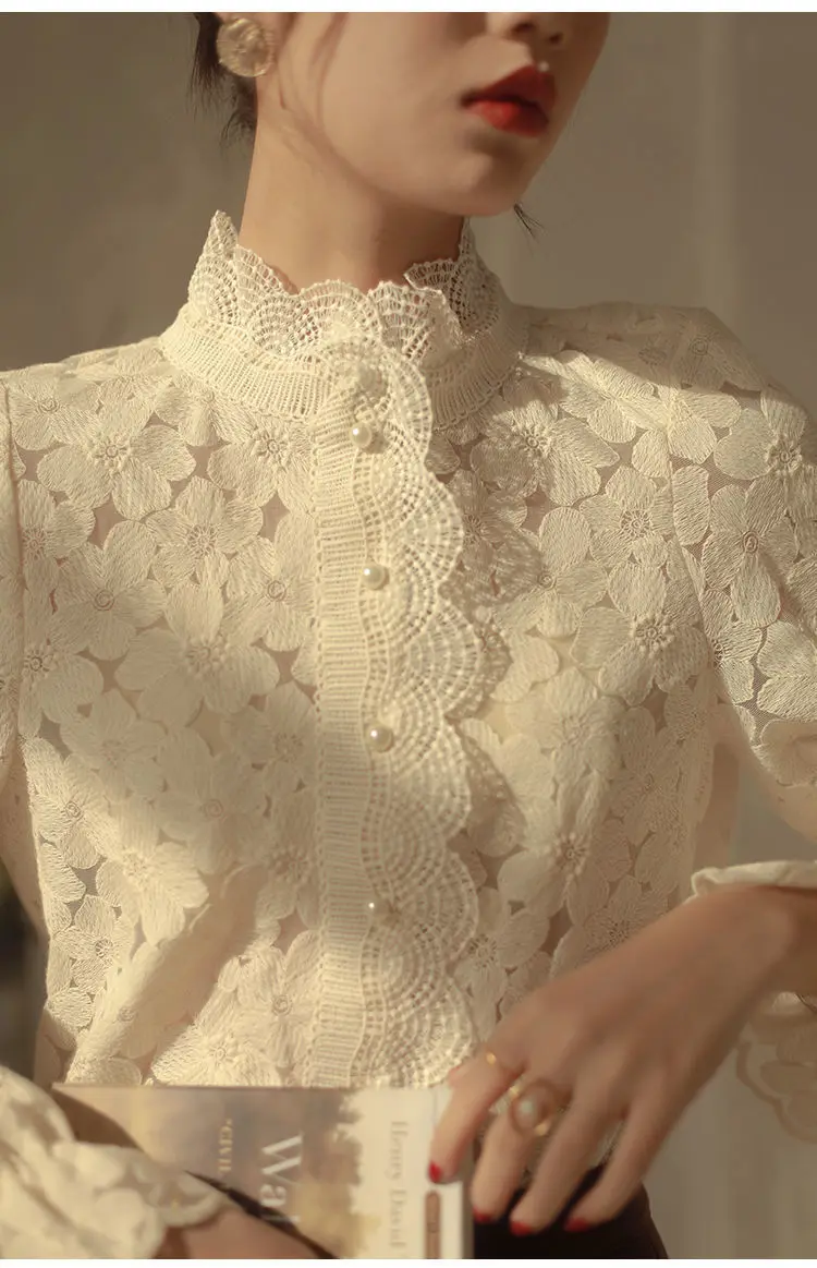 

CocoFlower Lace Pearl Clasp Flower Blouse 2021 New French Vintage Stand-Collar Bell-Sleeve Temperament Base Layer Tops