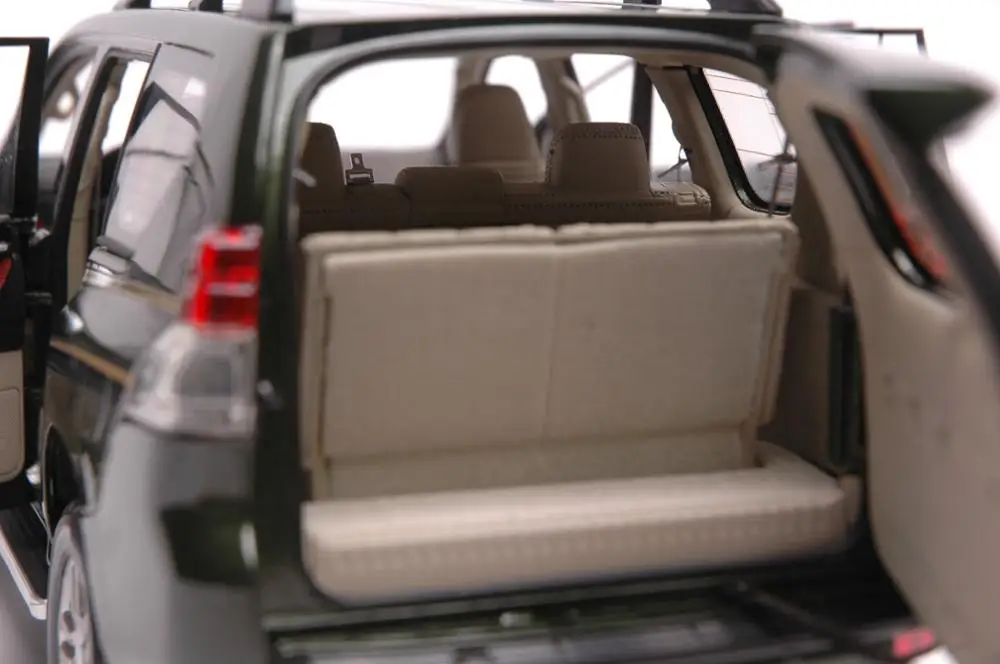 Модель литья под давлением 1:18 для Toyota Land Cruiser Prado 2010 зеленый внедорожник