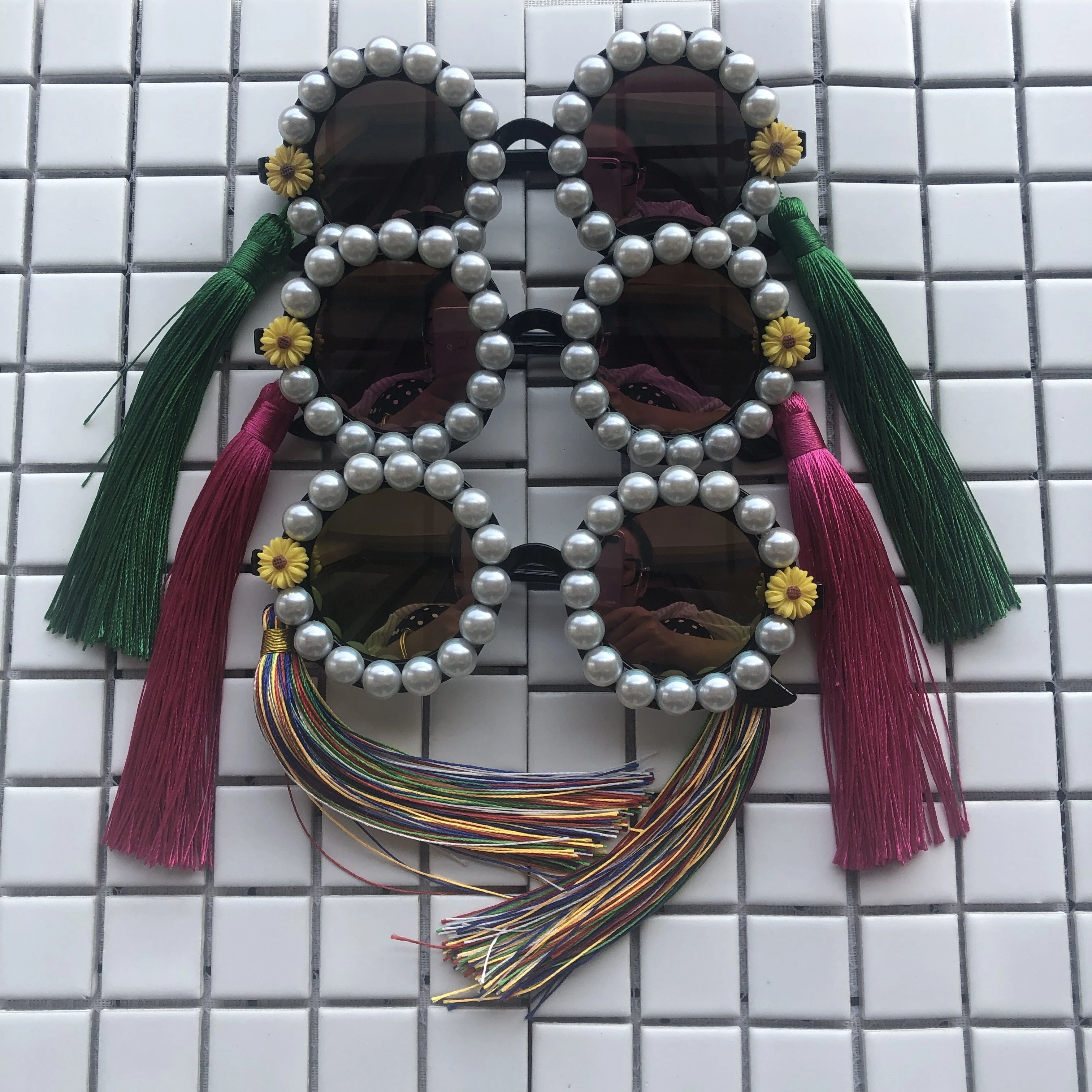 2019 Round Pearl Women Men Sunglasses Summer Shades Colorful Eyewear Tassel Sun Glasses Mirror Eyeglass Flower Vintage Sunglass |
