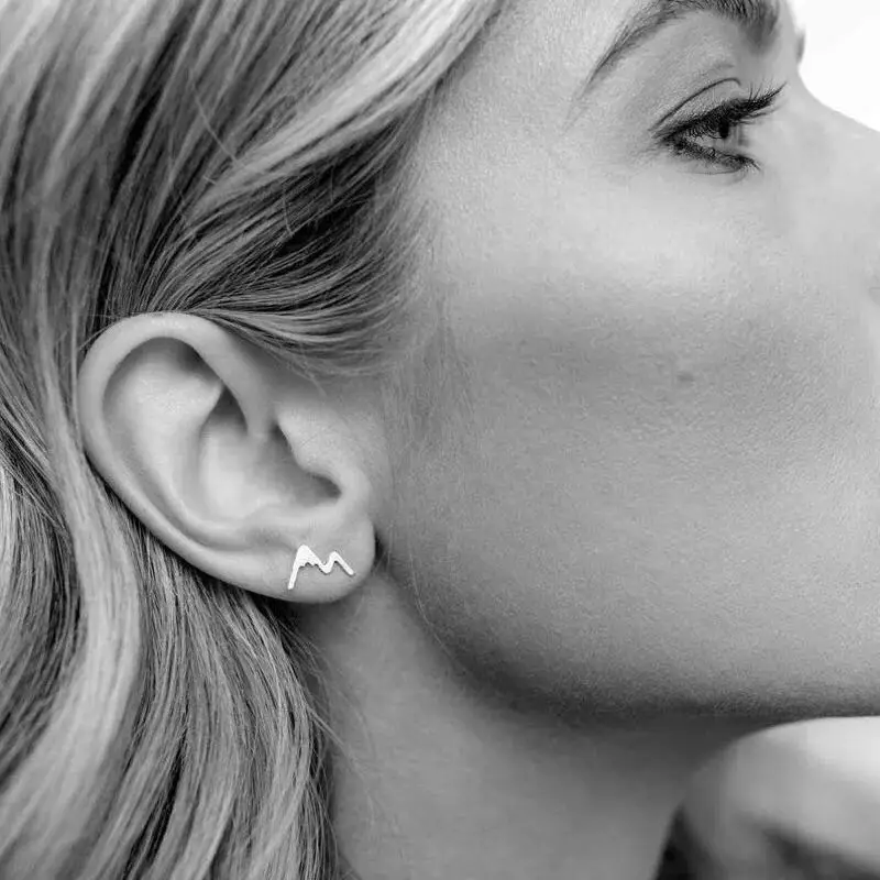 

Hand made of 18 k gold earrings female sterling silver 2020 new contracted cold atmosphere quality sleep wear earrings