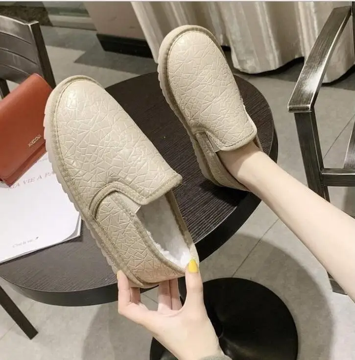 

Shallow Plush Insole Snow Boot Women Short Tube Plus Velvet Thick Cotton Shoe woman Flat-Bottomed Student Keep boots