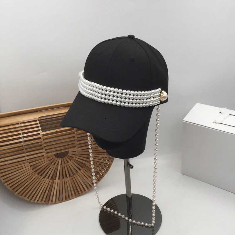 

For somebody else's hand as a kind of heavy baseball cap female black pearl cotton travel sweet fashion hat cap