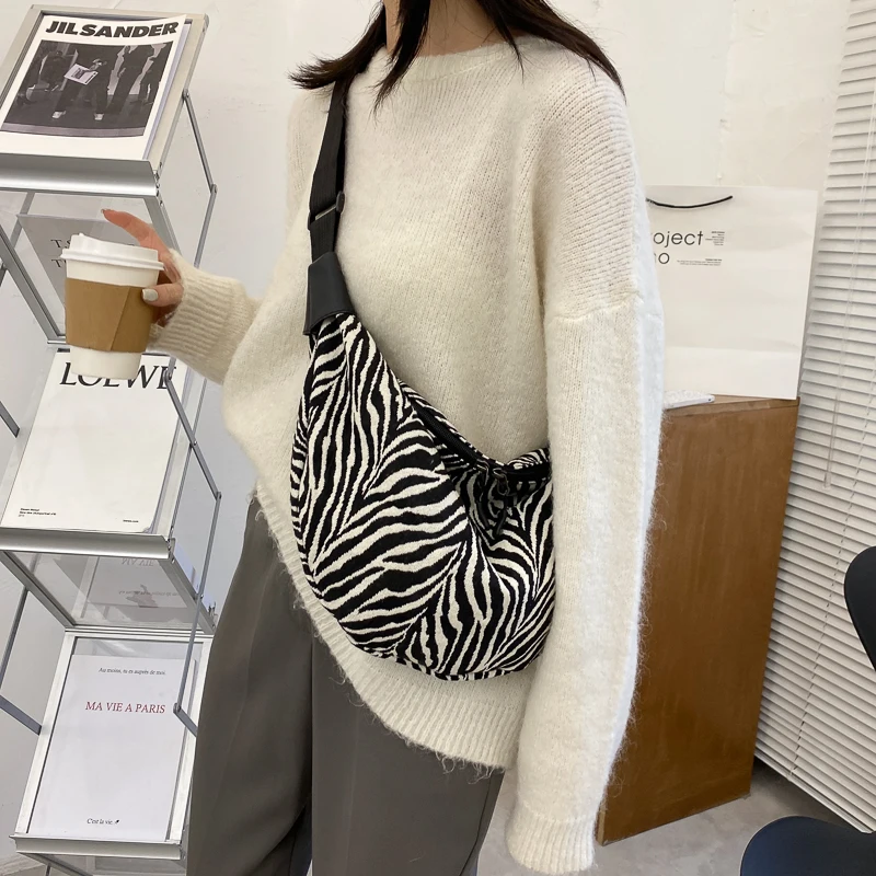 

Women's Shoulder Bag 2020 New Trendy Messenger Bag Female Wild Large Capacity Student Korean Canvas Zebra Print Dumpling Handbag