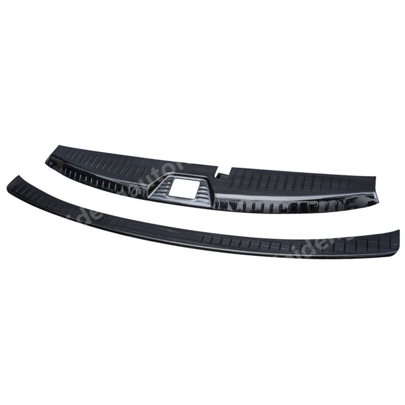 Защитная накладка на задний бампер из титана серебристого/черного цвета |