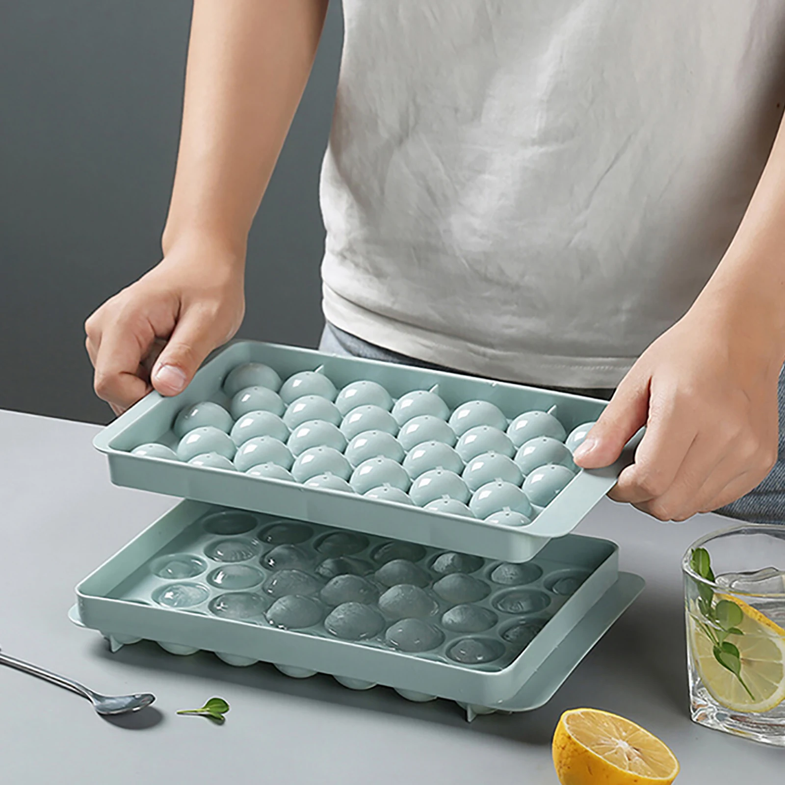 

2pcs grid silicone ice cube mold 18/24 grid round ice tray with lid bendable whiskey cocktail silicone ice mold for household