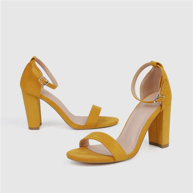 Женские желтые сандалии-гладиаторы с открытым носком на высоком квадратном