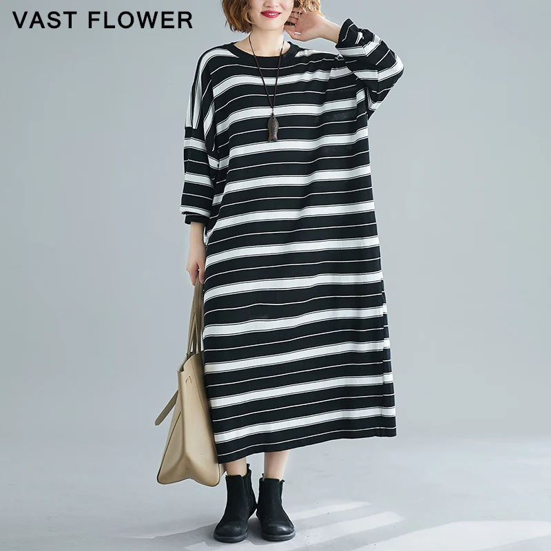 Женское трикотажное платье-свитер в полоску с длинным рукавом - купить по