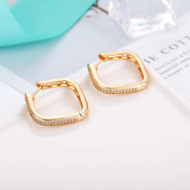 Роскошные серьги кольца с кубическим цирконием золотого и серебряного цвета