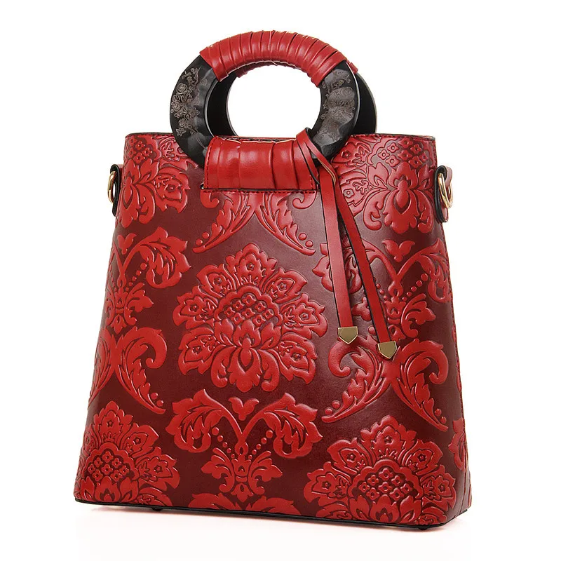 New style retro embossed logs handbag with one shoulder slanting span and large capacity tidal current bag | Багаж и сумки