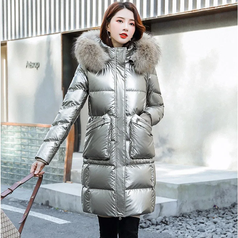 Женский зимний пуховик средней длины с капюшоном и мехом енота | Женская одежда