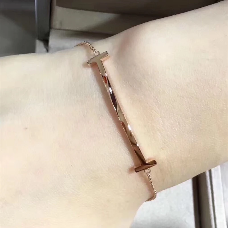 

1: 1925 Sterling Silver Classic Personality All-Match Style LOVE Smile Bracelet, Set Off Inner Temperament Of The Lady Gift