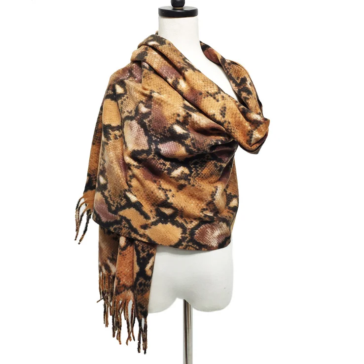 Осенне зимний шарф с леопардовым принтом женский длинный из искусственного