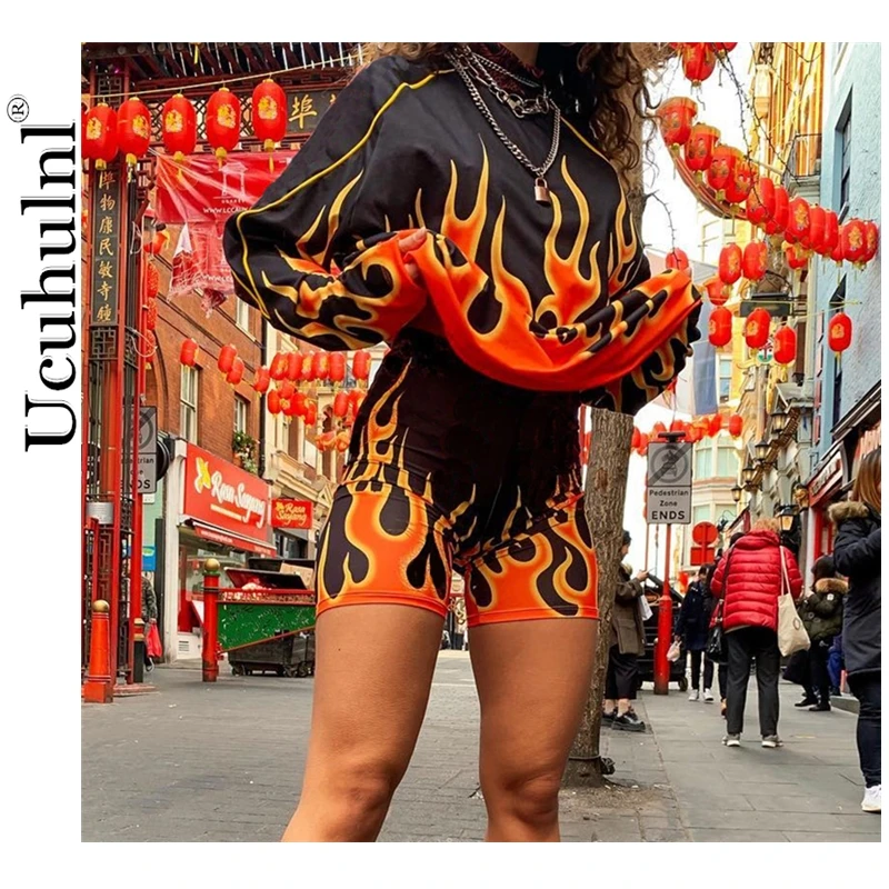 Женский комплект из 2 предметов футболка и шорты с принтом огненного пламени в