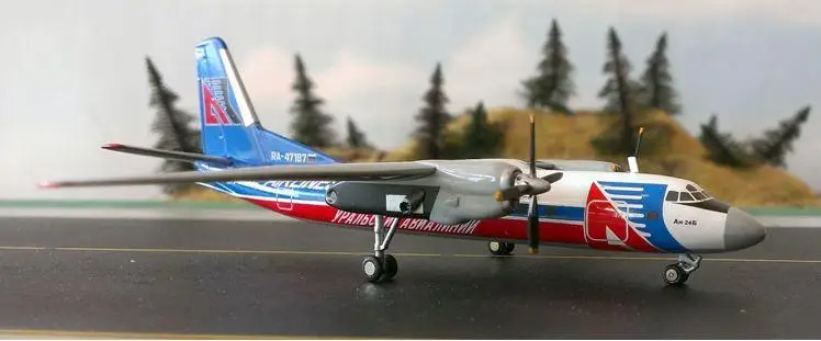 Herpa Wings Россия Урал авиалинии Ан-24 1/200 литье под давлением модель самолета |