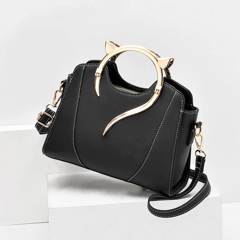 

Fashion Simple Women's Shoulder Bag Multi-function Large-capacity Design Outdoor Leisure Travel Vacation Student Handbag