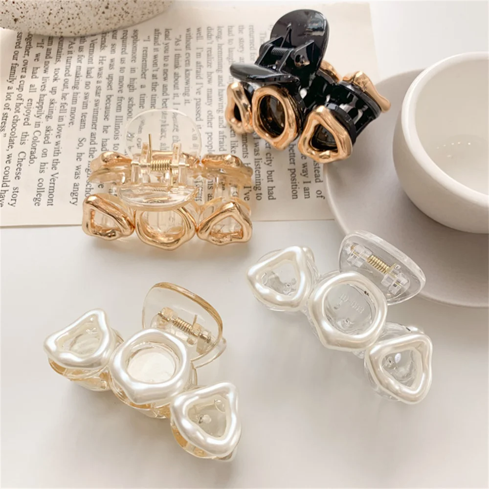 

Korean Acrylic Retro Geometric Hair Claw Clips Headwear Irregular Pattern Hair Grip For Women Hairpins