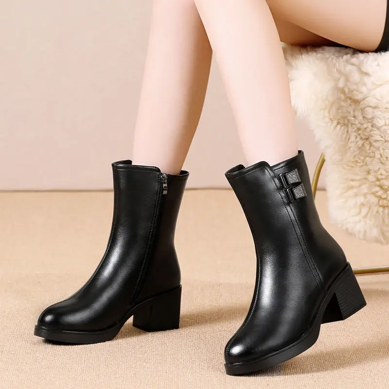 

2021winter New Wool Cotton Boots Shoes Women's Fleece Lined Padded Warm Keeping Leather Martens Boots Mid Heel Boots Rhinestone