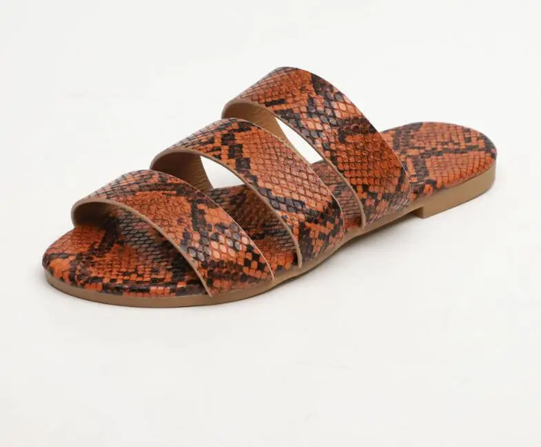 2020 г. новые модные шлепанцы на плоской подошве низком каблуке со змеиным узором