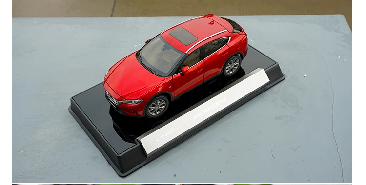 Оригинальный авторизованный подлинный сплав 1/18 Mazda CX 4 красный литье под