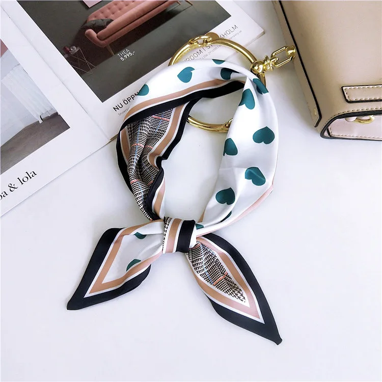 Женский шарф с острым носком на весну-осень |