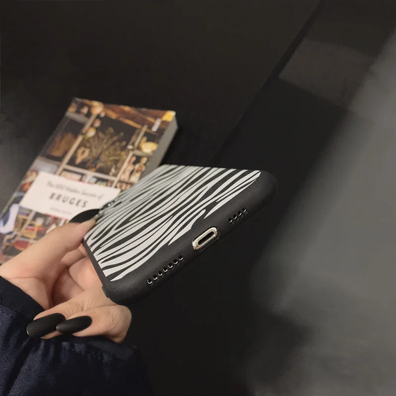 

The Inkey Zebra Pattern Mobile Phone Case Is Suitable for IPhone 12 12 Pro 12 Pro Max Fashion Women Exclusive Mobile Phone Cases