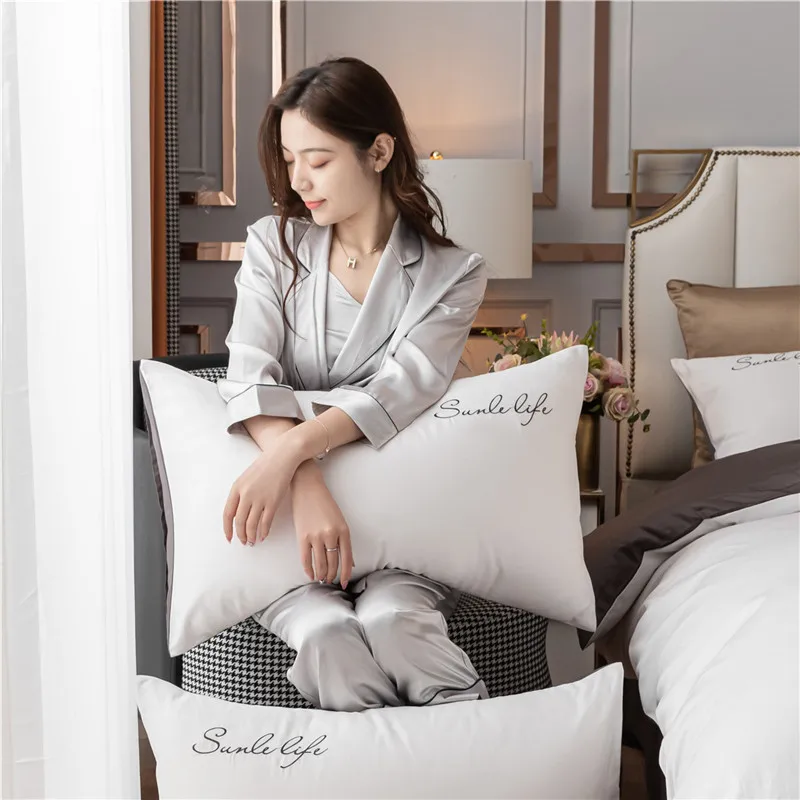 Роскошный белый комплект постельного белья Розовая вышивка комфортная матовая