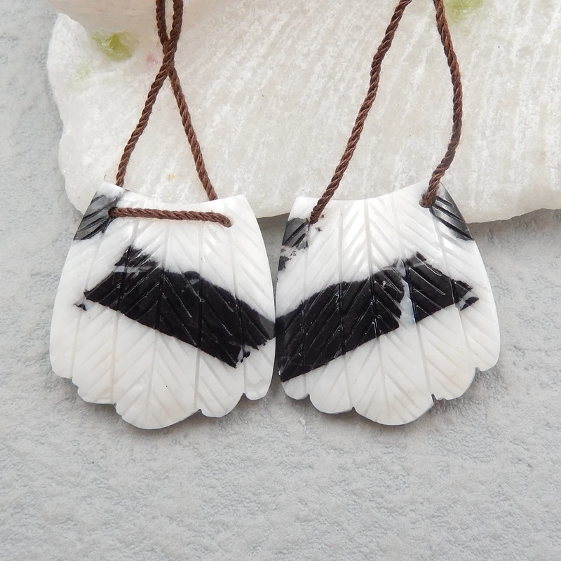 

Серьги с полудрагоценными камнями, белая яшма Зебра, серьги с перьями ручной резки, бусины 25x23x5 мм, 9,2 г