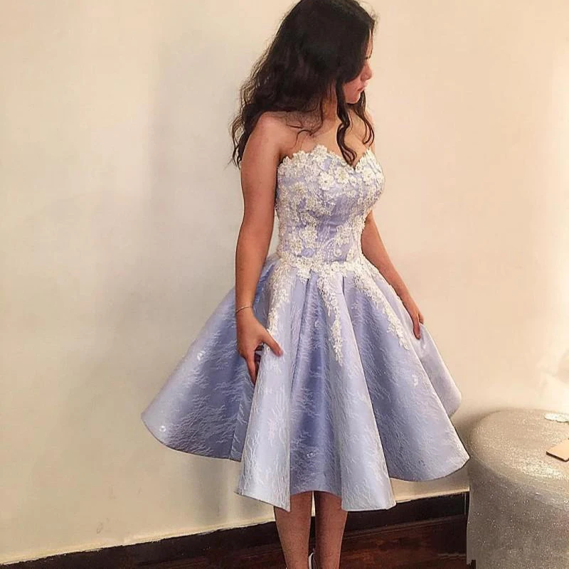 

Sexy Lavender Lace Applique A Line Short Homecoming Dresses Sweetheart Graduation Party Gowns Short Prom Dresses Cocktail Gowns